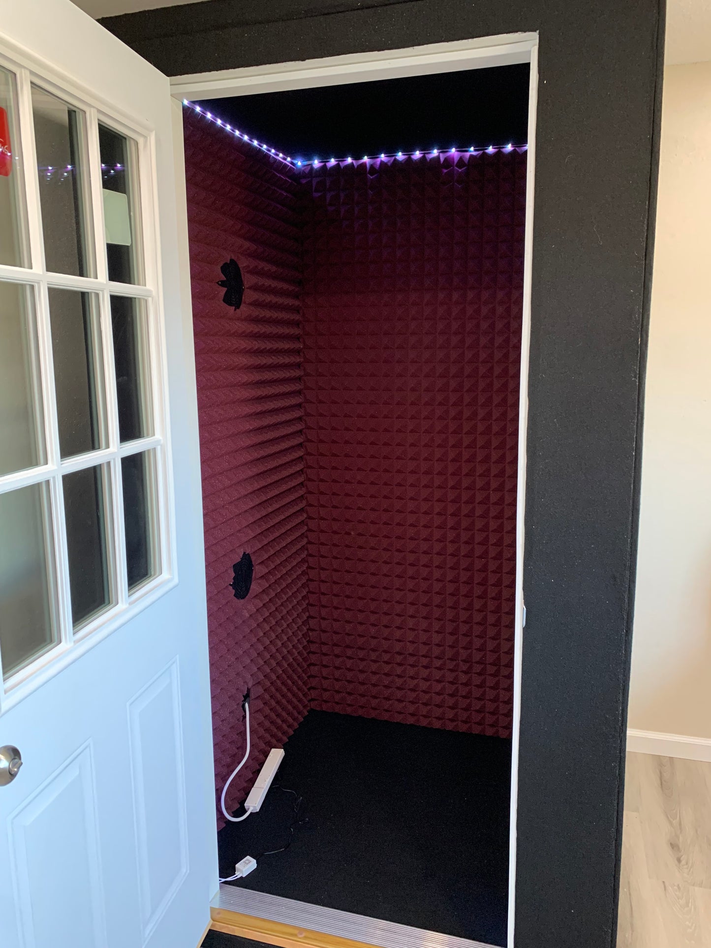 4x4x7'5" Iso Booth