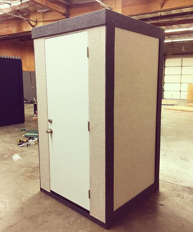 4x4x7'5" Iso Booth